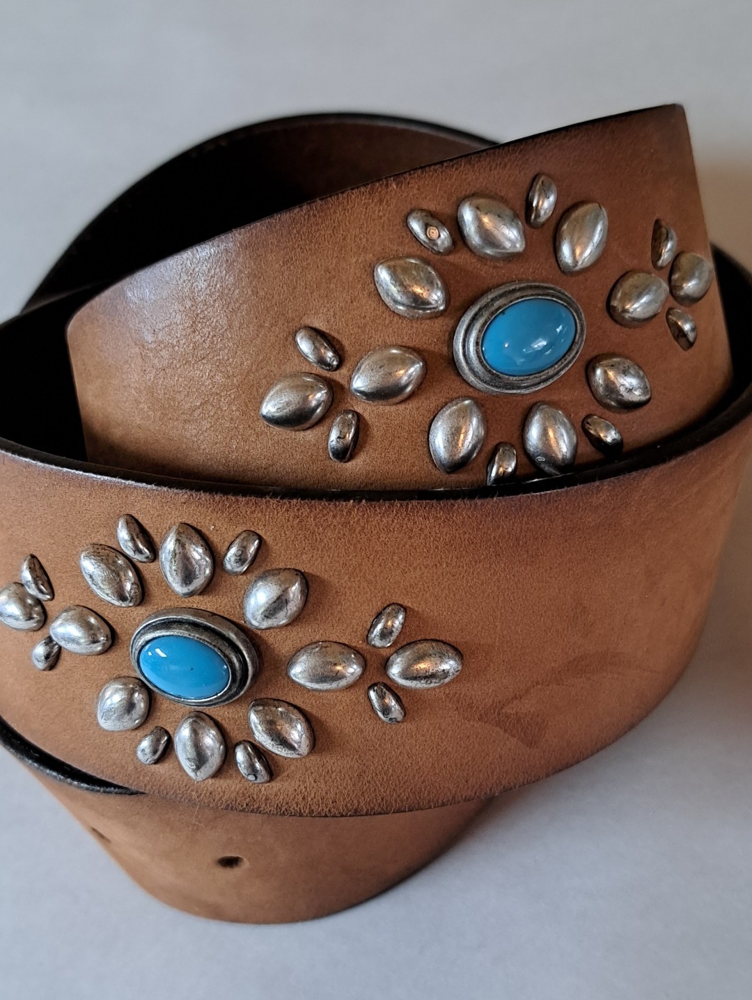 Gorgeous Sundance Leather Belt Studs And Torquiose Stones Made In Italy Lrg
